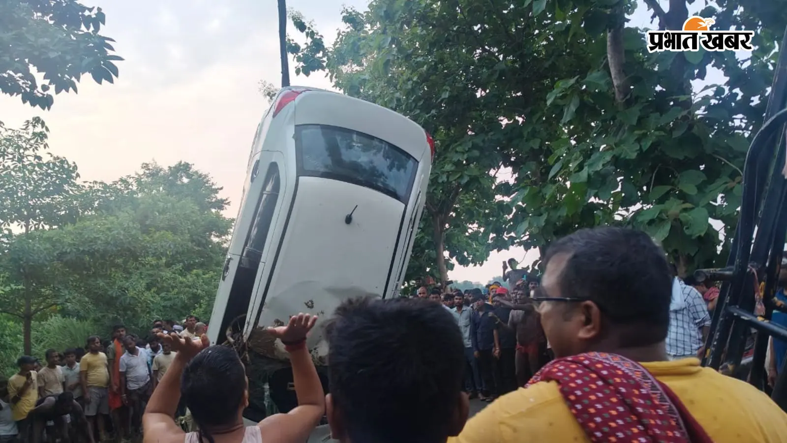 रिश्तेदारों को रिसीव करने पटना आ रहे कार सवार दो युवक, अनियंत्रित होकर नहर में गिरी कार, दोनों की मौत