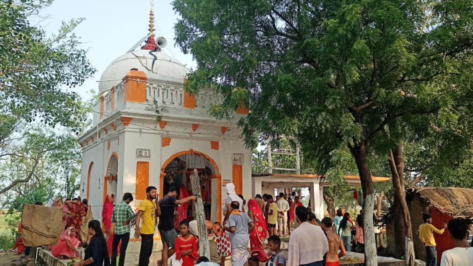 बाबा लंगटनाथ धाम. फाइल तस्वीर 
