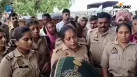 मैडम, हमने जवान बेटा खोया है… न्याय चाहिए: महिला पुलिस अधिकारी पर बरसे परिजन, शाहजहांपुर में 25 साल के युवक की मौत का मामला गरमाया