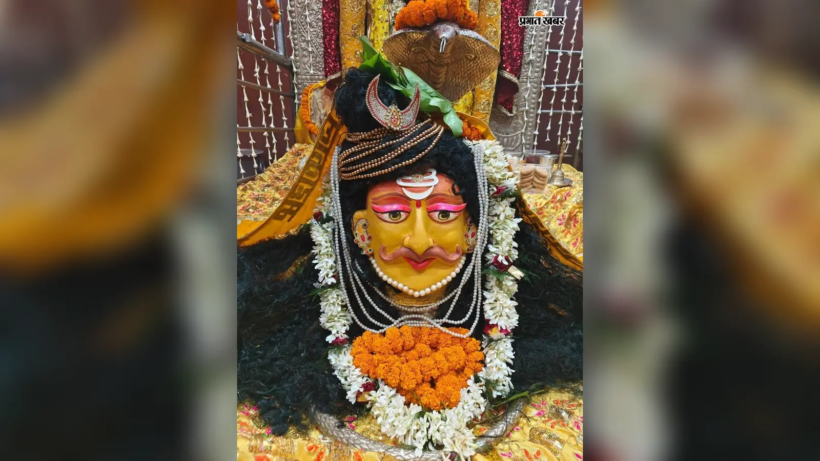 Sawan Special: बिहार के सारण जिले के सोनपुर में गंगा और गंडक नदी के पवित्र संगम (हरिहर क्षेत्र) पर स्थित एक ऐतिहासिक और पौराणिक हिंदू मंदिर बाबा हरिहरनाथ मंदिर है. यह विश्व का एकमात्र ऐसा मंदिर है जिसके गर्भगृह में स्थापित मुख्य शिवलिंग में भगवान विष्णु (हरि) और भगवान शिव (हर) दोनों एक साथ समाहित हैं.