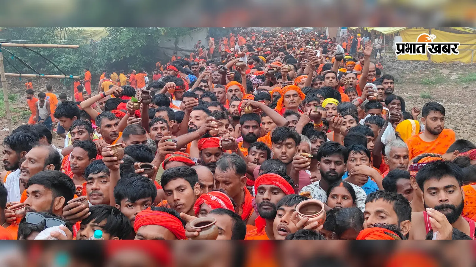 रोहतास: गुप्ता धाम में दूसरी सोमवारी पर चार लाख से अधिक श्रद्धालुओं ने किया जलाभिषेक, बोल बम के जयकारों से गूंज रहा है मंदिर परिसर