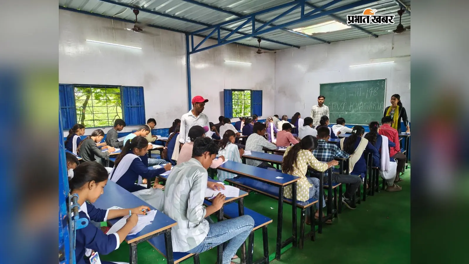 खगड़िया में 1000 से अधिक छात्रों ने दी प्रतिभा खोज परीक्षा, टॉपर्स को मिलेगा 5000 रुपये तक का पुरस्कार