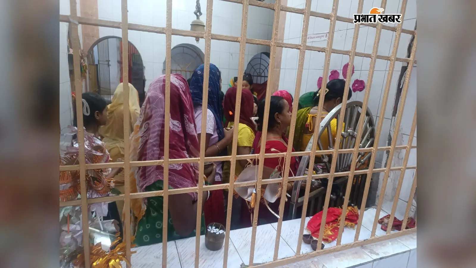 बिहारशरीफ में सावन सोमवारी की बदली तस्वीर, बेलपत्र से गंगाजल तक मंदिर के बाहर उपलब्ध, 100-150 रुपये में मिल रही पूजा की थाली