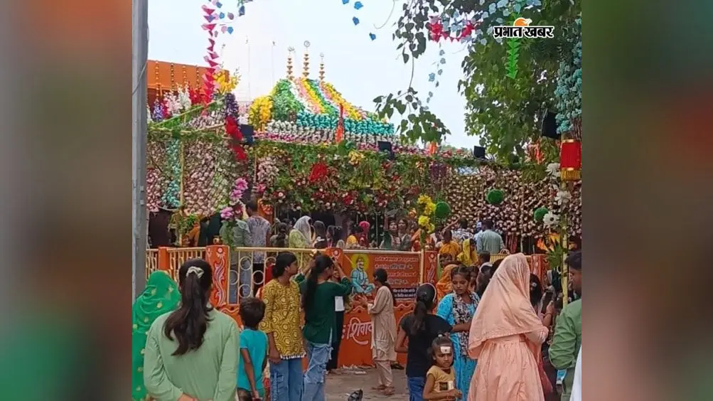 दूसरी सोमवारी पर शिवमय हुआ गोपालगंज, औघड़ दानी मंदिर में 20 हजार भक्तों ने चढ़ाया जल