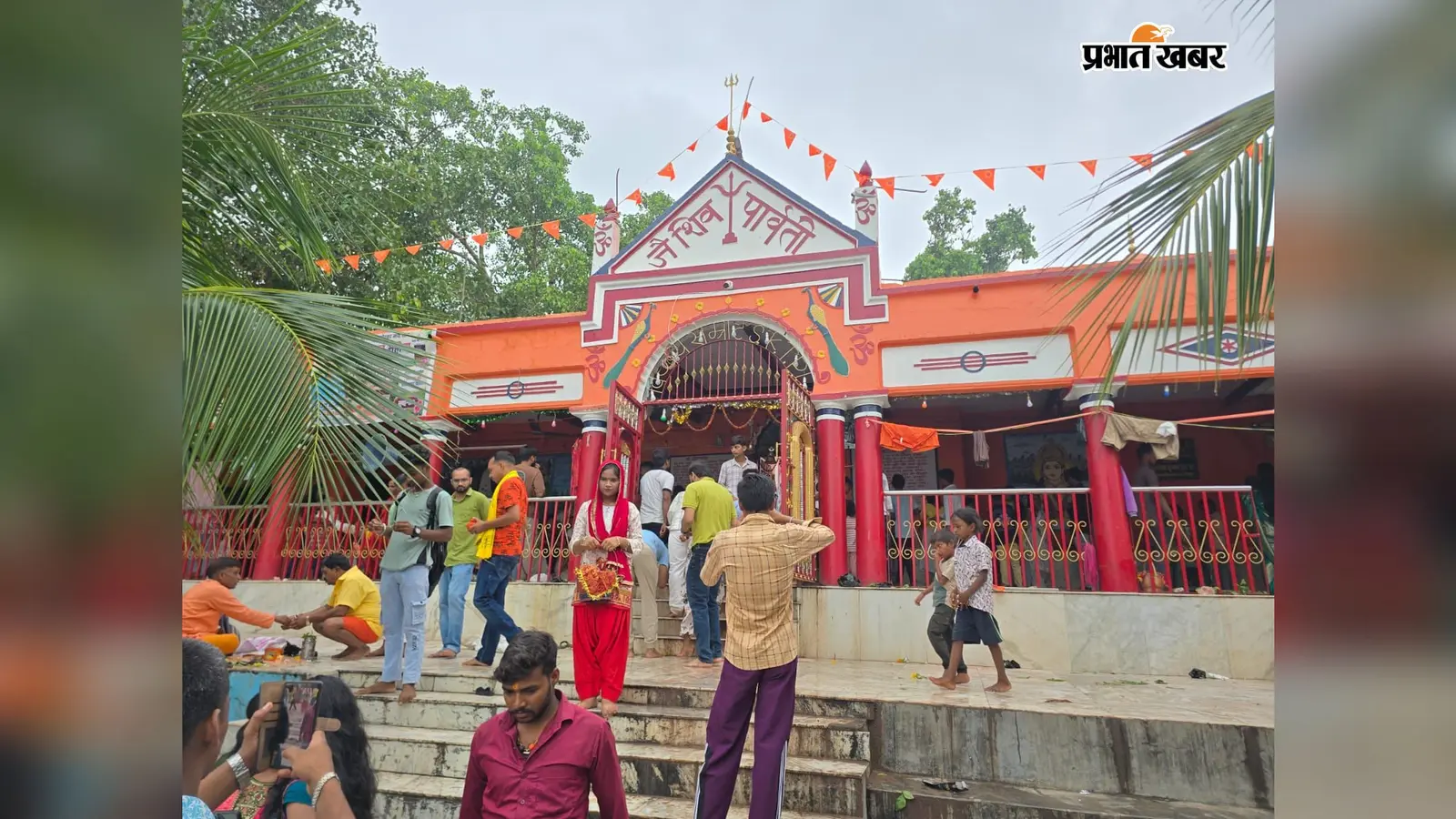 सावन की दूसरी सोमवारी पर शेखपुरा में उमड़ा सैलाब, बाबा कामेश्वरनाथ-पंचबदन स्थान में लंबी कतारें