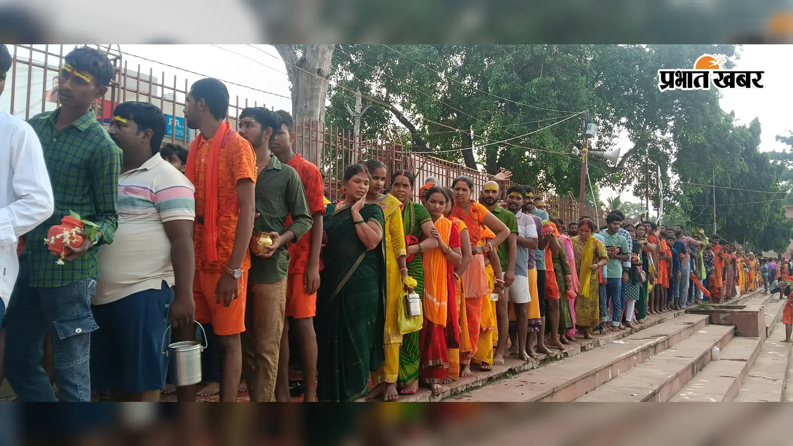 बक्सर: सावन की दूसरी सोमवारी पर बाबा ब्रह्मेश्वर नाथ धाम में उमड़ा आस्था का सैलाब, ढाई लाख श्रद्धालुओं ने किया जलाभिषेक