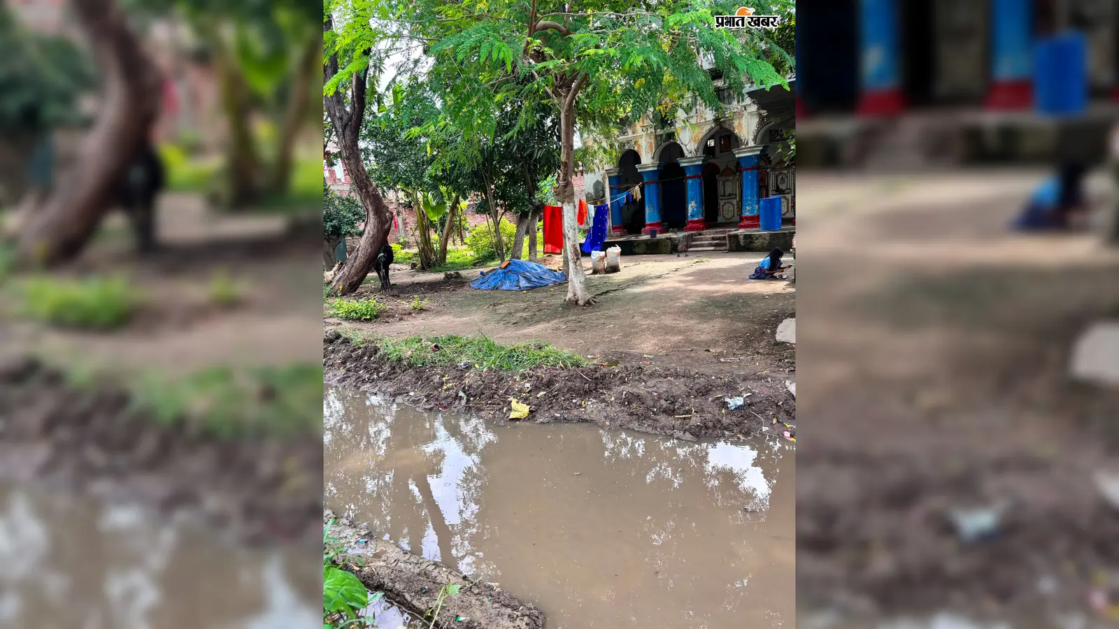 कठना गांव की ग्रामीण सड़क बनी मुसीबत, बारिश के बाद कीचड़ और जलजमाव से बढ़ी परेशानी, श्रद्धालु भी बेहाल