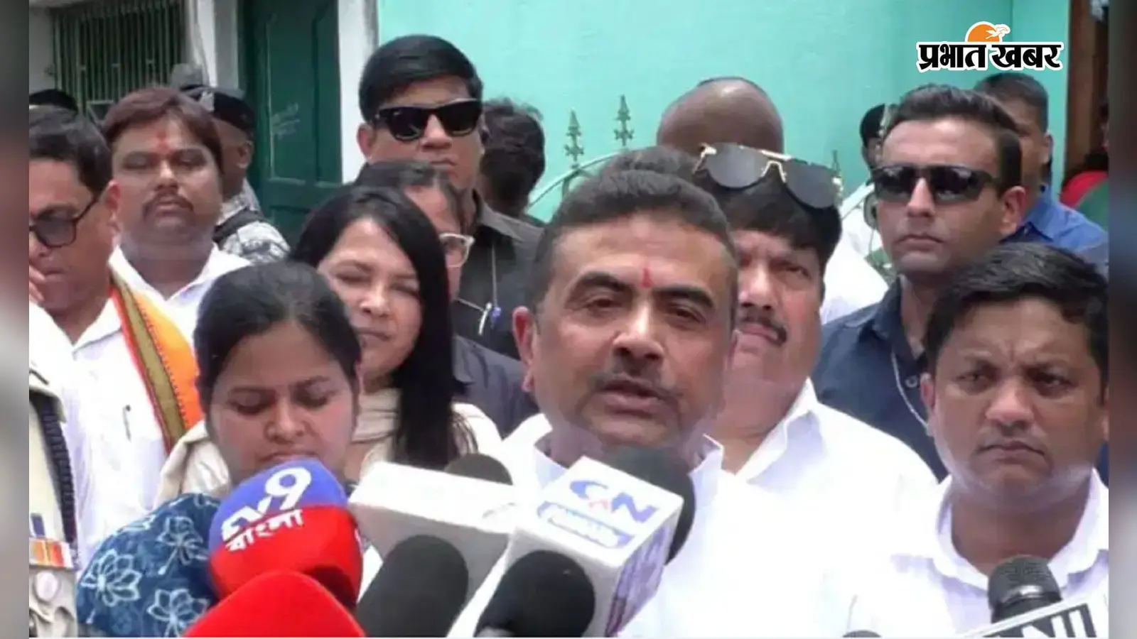 हिरासत में मौत : हालिशहर पहुंचे शुभेंदु अधिकारी, तृणमूल नेता के परिजन से मिले, मुआवजा, नौकरी और दिया न्याय का भरोसा
