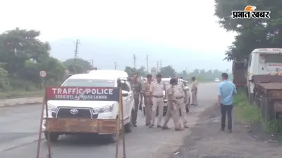 रांची में चल रहे छात्र आंदोलन को लेकर चौका में कार व बसों की हो रही जांच