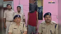 हाजीपुर : महुआ में कट्टा लेकर ग्रामीणों को धमका रहा था बदमाश, पुलिस ने घर से दबोचा