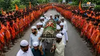 "हाईवे पर रुक गई कांवड़ यात्रा जब सामने आया जनाजा", मेरठ में शिवभक्तों की इंसानियत देख रोंगटे खड़े हो जाएंगे