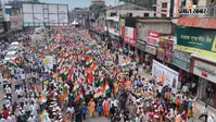 गोरखपुर में CM योगी ने हाथ में तिरंगा लेकर निकाली यात्रा, साथ दिखे रवि किशन, UP में पांच करोड़ घरों पर तिरंगा फहराने का लक्ष्य