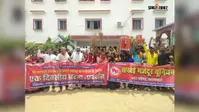 जहानाबाद में सफाई कर्मियों की अनिश्चितकालीन हड़ताल जारी, नगर परिषद कार्यालय का घेराव कर किया प्रदर्शन