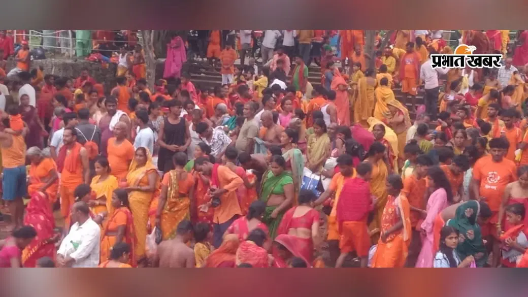 वाल्मीकिनगर में दूसरी सोमवारी पर आस्था का महासैलाब, 50 हजार श्रद्धालुओं ने किया जलाभिषेक