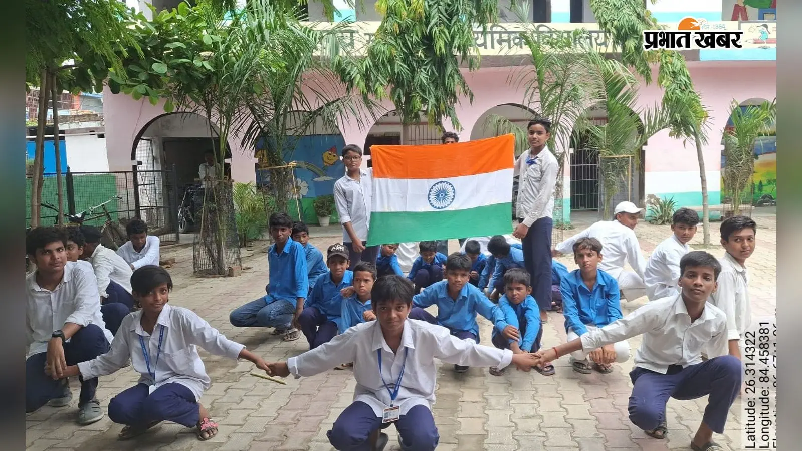 सीवान: बड़हरिया के स्कूलों में दिखा देशभक्ति का रंग, सेल्फी विद तिरंगा और तिरंगा रंगोली में बच्चों ने लिया हिस्सा