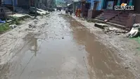 सड़क की बदहाली पर फूटा गुस्सा: जलजमाव व कीचड़ से नारकीय हुई सिंगियाही रोड, पैदल चलना भी दुश्वार