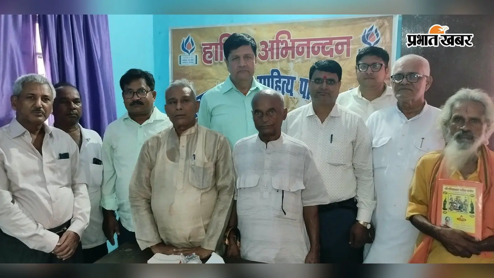 क्रांति दिवस पर समारोह: अखिल भारतीय साहित्य परिषद ने पूर्व सैनिकों को किया सम्मानित, जमी काव्य-गोष्ठी