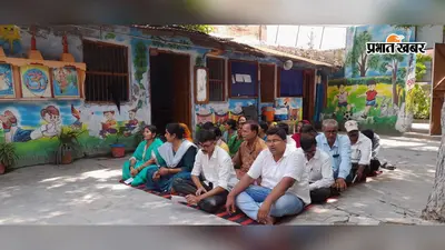 गुरुकुल विद्या मंदिर में गुरु दक्षिणा कार्यक्रम: भगवा ध्वज के समक्ष शिक्षकों व छात्रों ने व्यक्त की कृतज्ञता