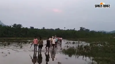 धनार्जय नदी पर पुल नहीं होने से जान जोखिम में डालकर नदी पार करते हैं ग्रामीण, हादसे में वृद्ध की मौत