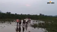 धनार्जय नदी पर पुल नहीं होने से जान जोखिम में डालकर नदी पार करते हैं ग्रामीण, हादसे में वृद्ध की मौत