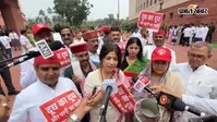 CM योगी के लिए दूध लेकर पहुंचीं डिंपल यादव, बोलीं- RSS को चलाने के पैसे कहां से आते हैं?