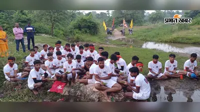 डोमचांच से 32 युवा डाक बम बनकर देवघर रवाना, बोल बम के जयकारों से गूंजा इलाका