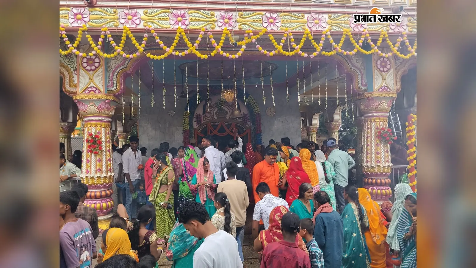 सोमवारी पर उमड़ा आस्था का सैलाब: शिवालयों में लगा भक्तों का तांता, बोलबम से गूंजा इलाका
