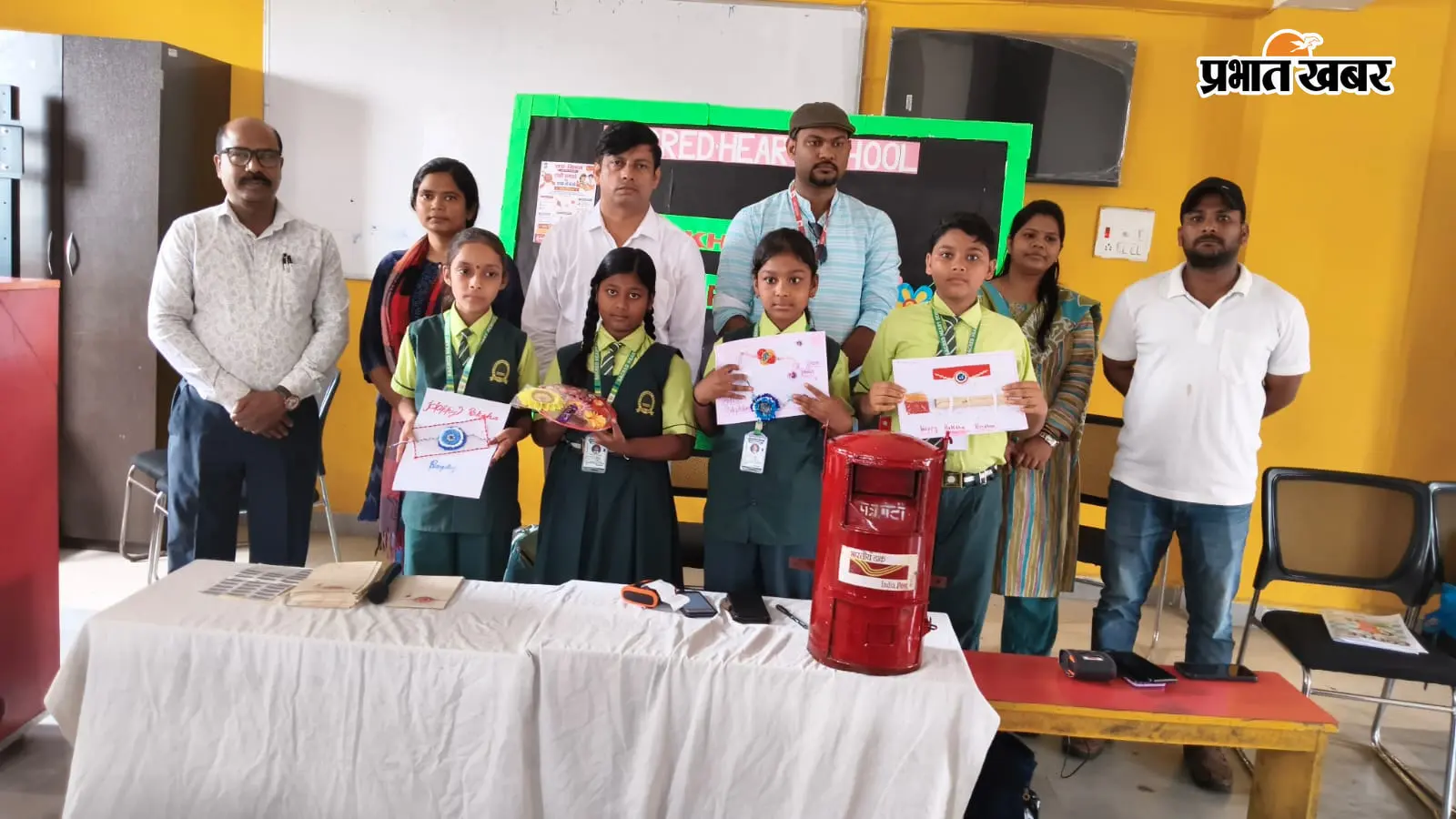 सेक्रेड हार्ट स्कूल में राखी निर्माण प्रतियोगिता, विद्यार्थियों ने दिखाई रचनात्मक प्रतिभा
