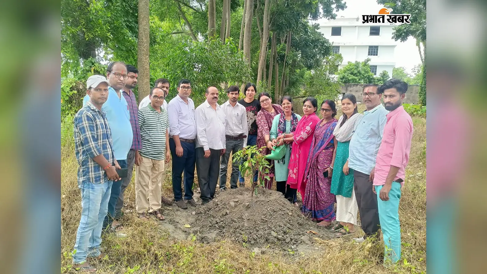 पर्यावरण संरक्षण का संदेश: आरएल महतो संस्थान में हुआ पौधरोपण, संरक्षण का लिया गया संकल्प