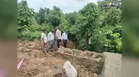 प्रभात खबर इंपैक्ट : डस्ट से पुलिया जोड़ाई की खबर छपी तो जांच करने पहुंचे आरईओ ईई