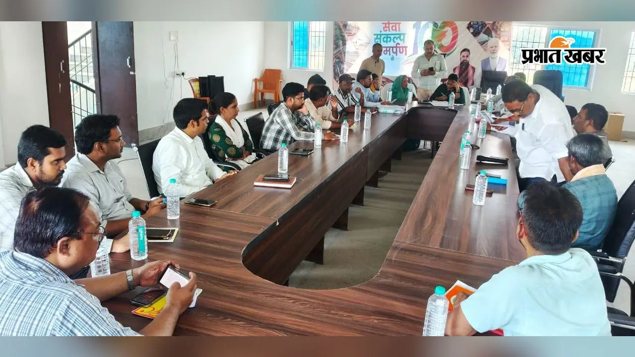 टेटिया बंपर में पंचायत समिति की बैठक, आयरन सिरप फेंके जाने का मामला गरमाया