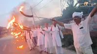 किसानों का मशाल जुलूस: सैटेलाइट सीतापुरम प्रोजेक्ट वापस लेने की मांग, जानकी मंदिर में की प्रार्थना