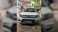 सीवान में चेकिंग के दौरान भागने लगी ब्रेजा कार, पीछा कर पुलिस ने पकड़ा, 495 लीटर शराब बरामद