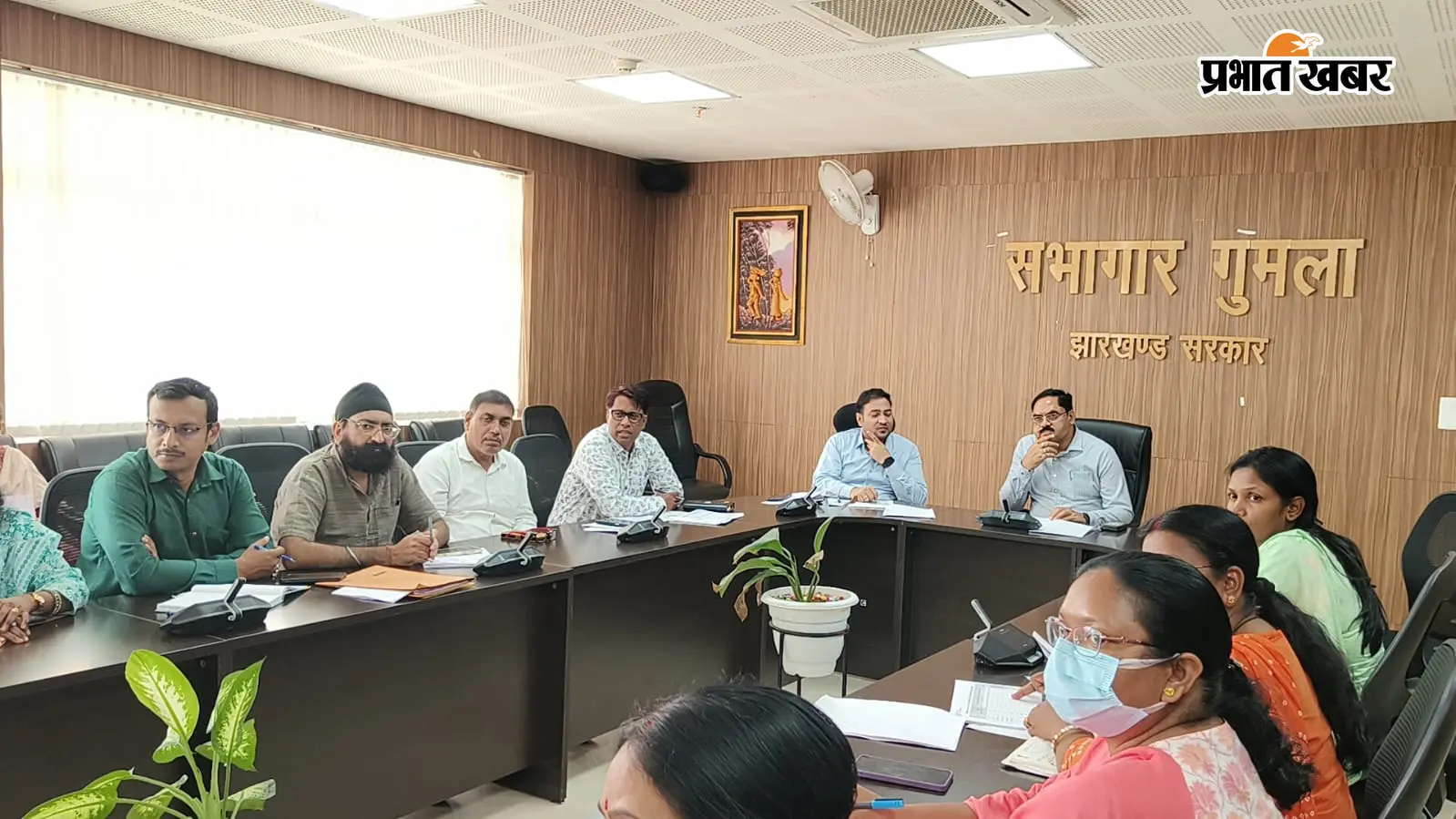 प्रभात खबर इंपैक्ट : विद्यालय बंद है, बच्चे नहीं आ रहे तो शिक्षक क्या कर रहे हैं, उन्हें वेतन किस आधार पर दिया जा रहा है : उपायुक्त
