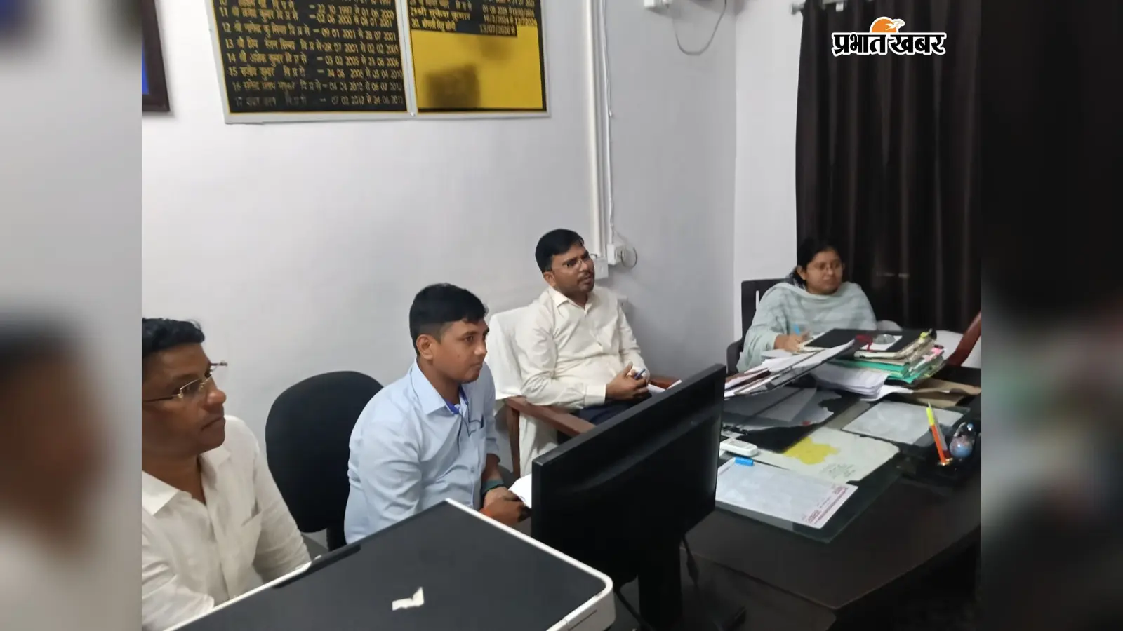 गया जी : कोंच में राजस्व महाअभियान की समीक्षा, लंबित मामलों के जल्द निबटारे का अधिकारियों को निर्देश