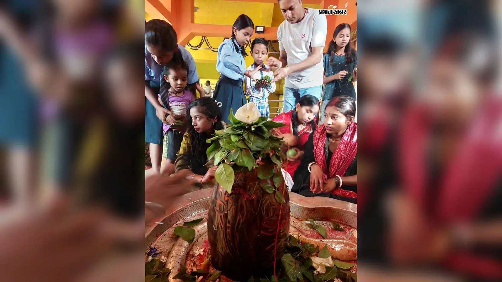 दूसरी सोमवारी पर ‘हर-हर महादेव’ से गूंजा लातेहार, शिवालयों में उमड़ी श्रद्धालुओं की भीड़; हुआ जलाभिषेक