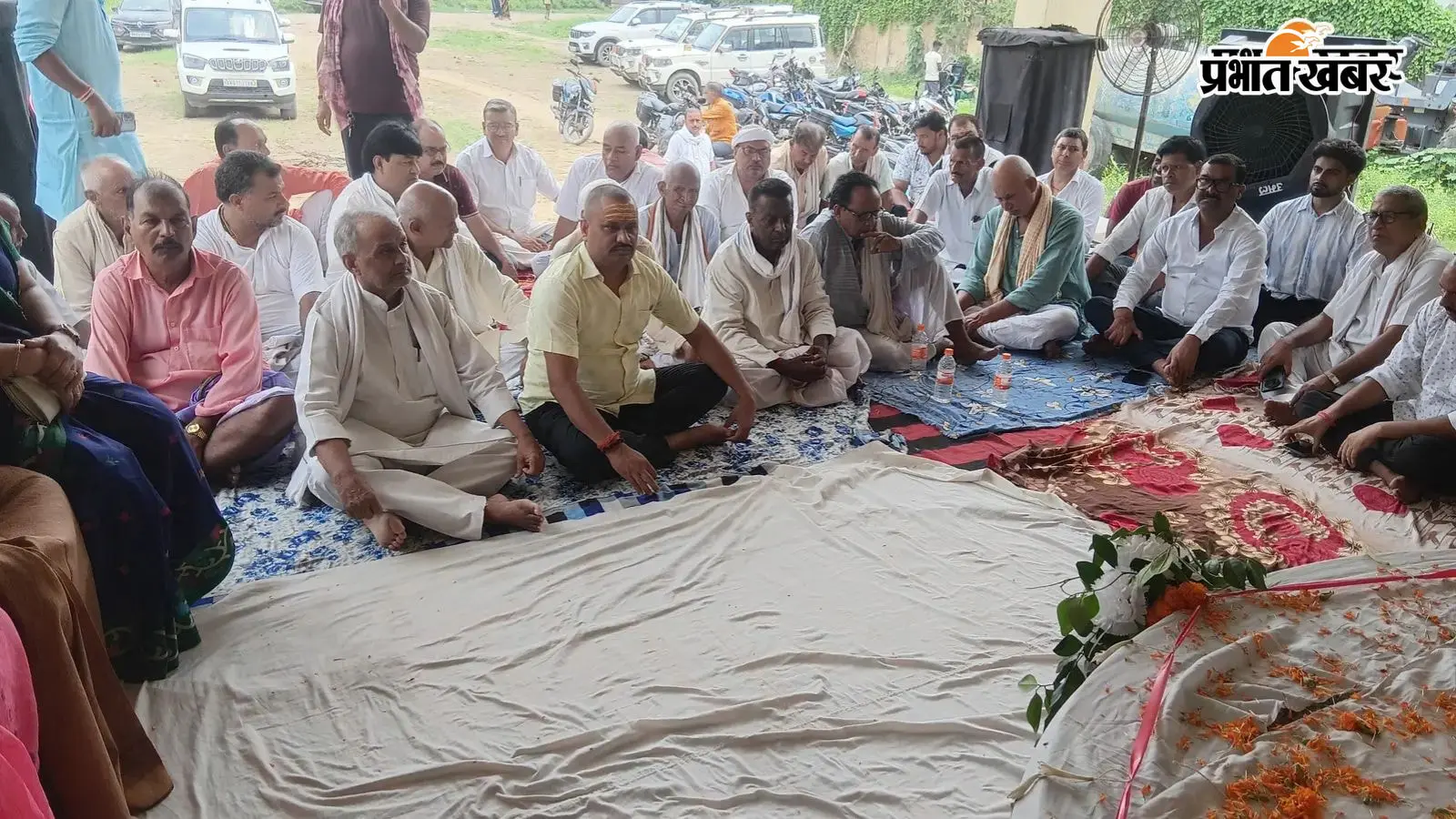 नवादा में समाजसेवी श्रवण सिंह की द्वितीय पुण्यतिथि पर दी गई श्रद्धांजलि, लोगों ने किया पुष्पांजलि अर्पित