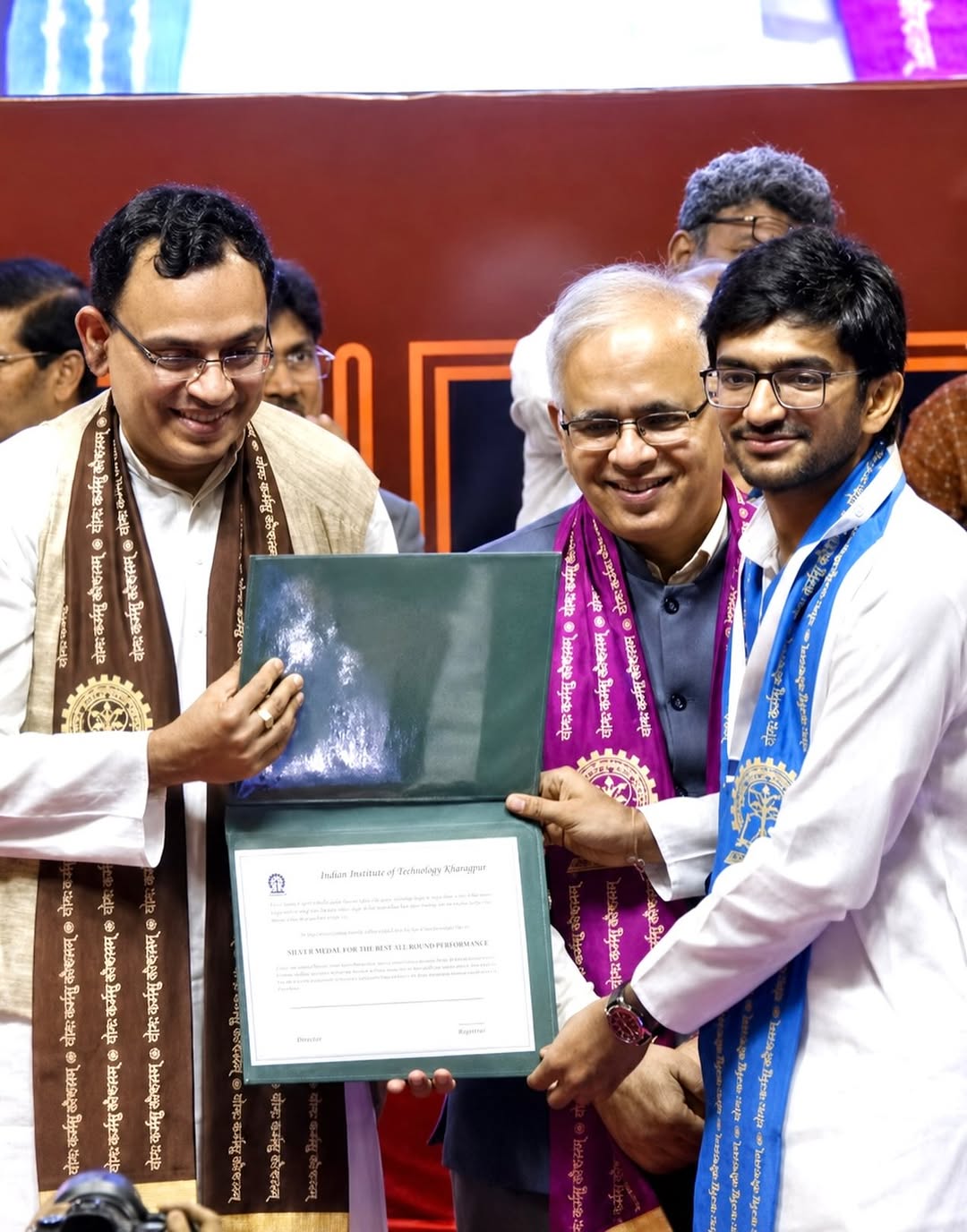 IIT की डिग्री लेते चिराग मारु