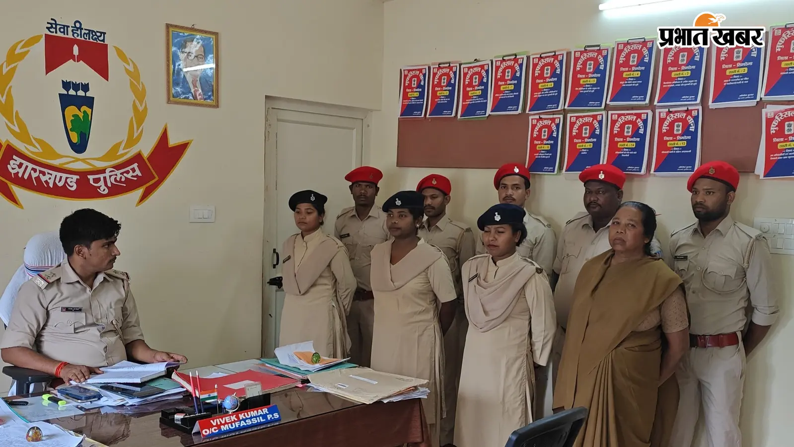 सिमडेगा में चौकीदारों की परेड, गतिविधियों पर नजर रखने का निर्देश