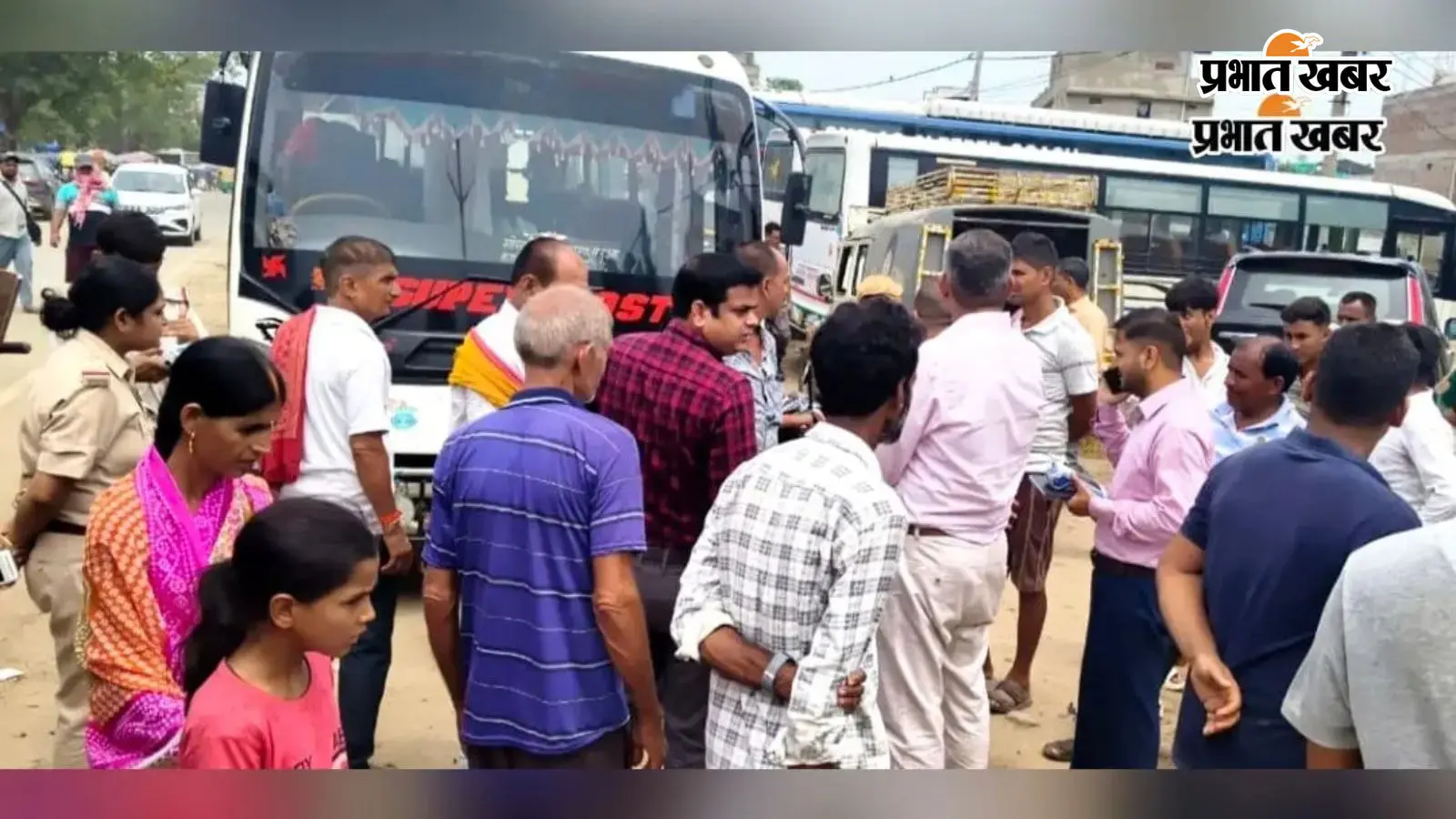 हिसुआ बाजार में यातायात नियमों का उल्लंघन करने वालों पर कार्रवाई, 22 हजार रुपये जुर्माना वसूला