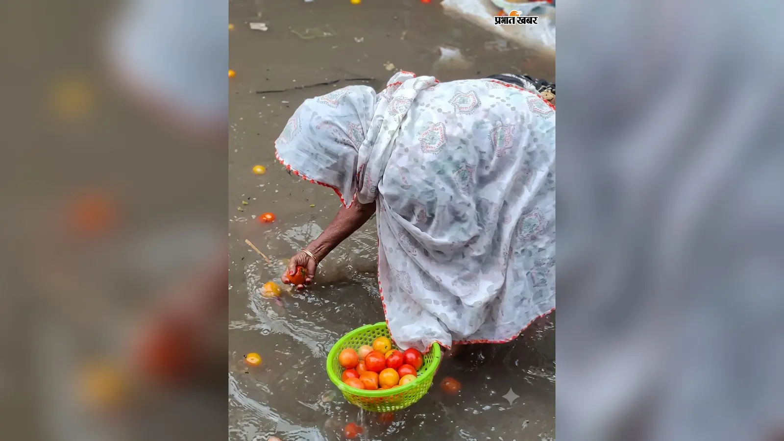 सड़क पर बहने लगी सब्जियां, समेटते रहे दुकानदार