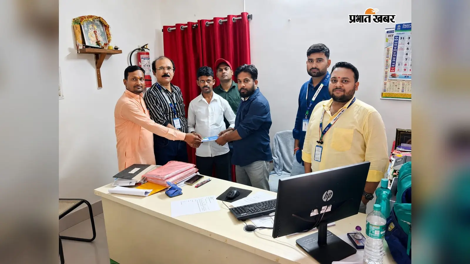सड़क दुर्घटना में मृत फुकनी देवी के पति को मिली ₹2 लाख की बीमा राशि, PMSBY बनी गरीब परिवार का सहारा