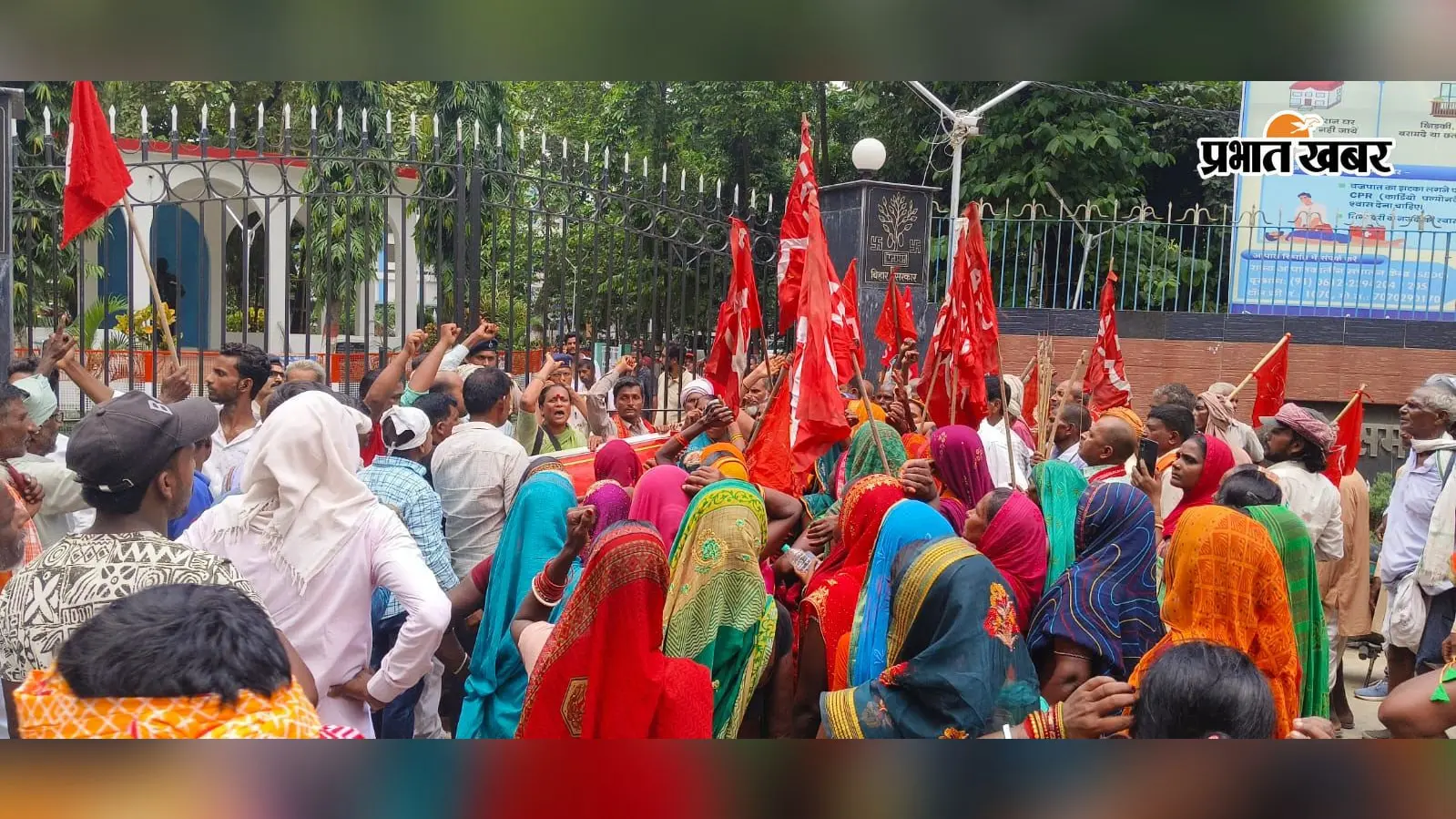 मधेपुरा में किसान-मजदूरों का हल्लाबोल, 14 सूत्री मांगों को लेकर जिला मुख्यालय का घेराव, आंदोलन की चेतावनी