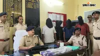 मधेपुरा में बड़ी वारदात की साजिश नाकाम, कार में छिपे थे 2 कट्टे और 25 गोलियां, पांच आरोपित गिरफ्तार
