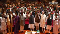 NDA सांसदों का 'मंगल मिलन', पीएम मोदी के साथ सांसदो ने लहराया तिरंगा, संसद तक करेंगे मार्च