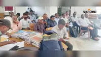 जनगणना हस्त पुस्तिका निर्माण कार्य की नोडल पदाधिकारी ने की समीक्षा, कर्मियों की समस्याओं का समाधान