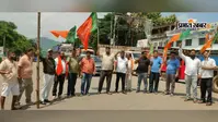 छात्रों पर लाठीचार्ज के विरोध में भाजपा कार्यकर्ताओं का प्रदर्शन