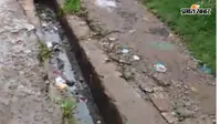 ससौली गांव की मुख्य सड़क पर जलजमाव से लोग परेशान, ग्रामीणों ने किया नाला निर्माण की मांग की