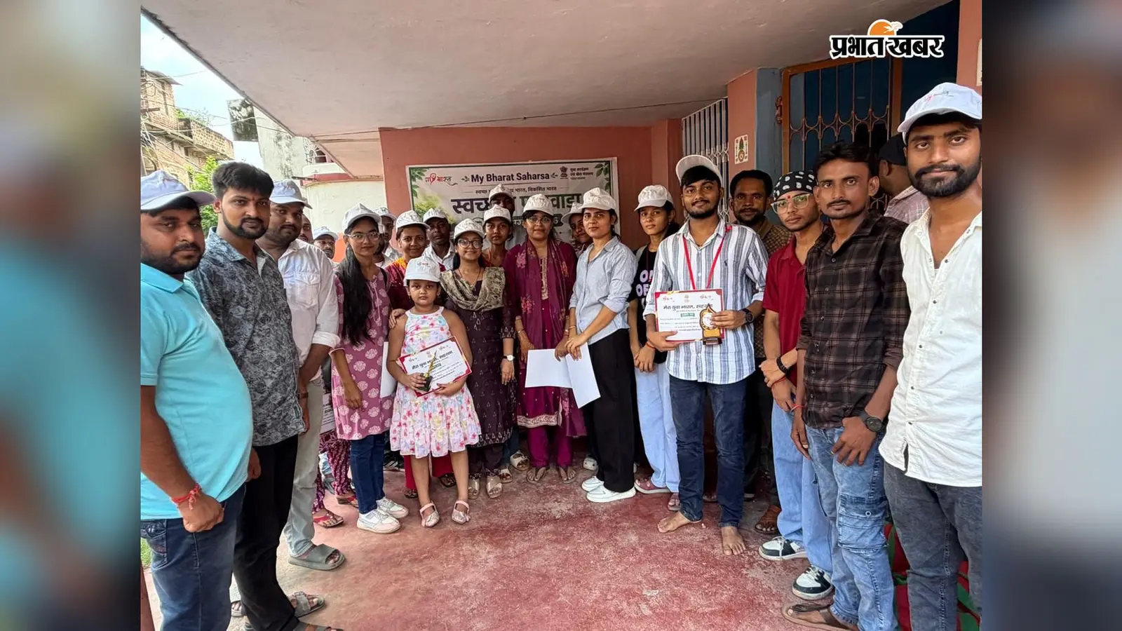 सहरसा में आयोजित प्रतियोगिता में युवाओं ने चित्रों और तर्कों से दिया स्वच्छता का संदेश