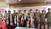 10 लाख के इनामी समेत 3 महिला नक्सलियों ने कोल्हान डीआइजी के सामने किया सरेंडर